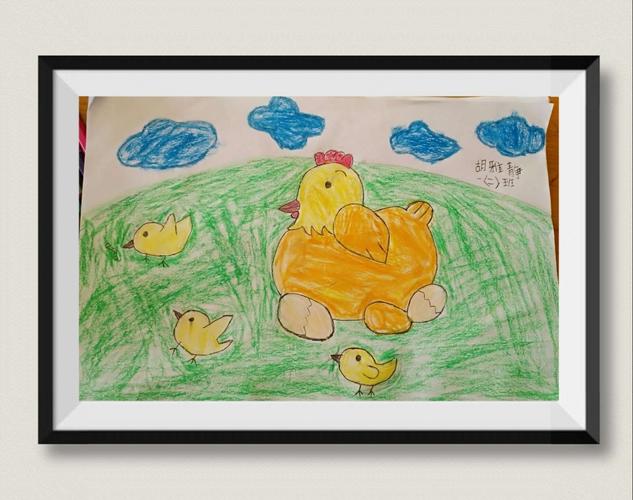 学生可以自由,大胆地表现出一种自己喜欢的小动物出壳时的情景.