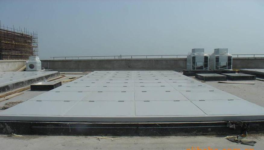 岩棉保温材料(或珍珠岩保温板),并配以特种铰链,逃生锁,泄爆装置等