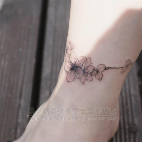 腿部小清新花卉纹身图案