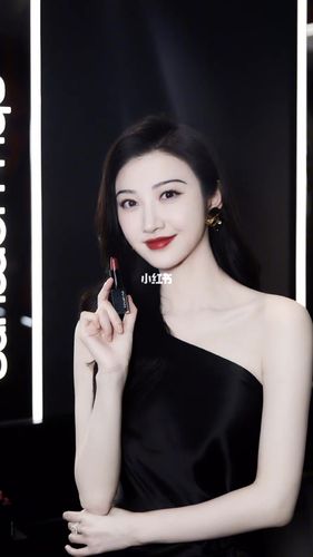 景甜一袭黑色斜肩高开叉礼服裙出席活动._景甜_礼服裙