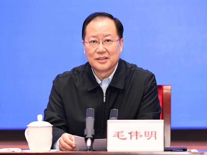 省委农村工作会议在长召开许达哲毛伟明乌兰出席并讲话
