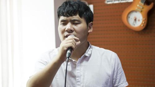 安徽合肥:盲人心灵歌手岳雷