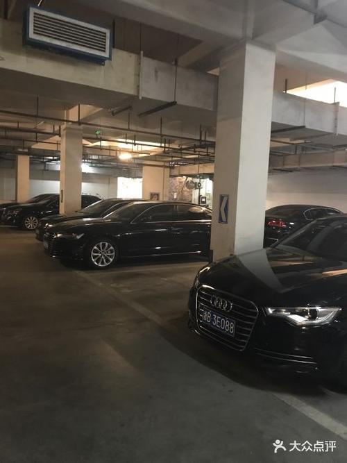 美术馆停车场图片