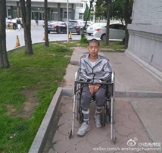 男孩被体罚后截瘫 重度残疾学校拒绝接受其入校