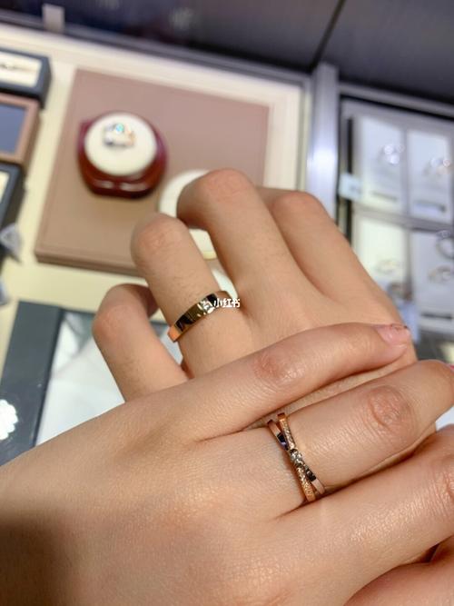 周大福偏爱对戒