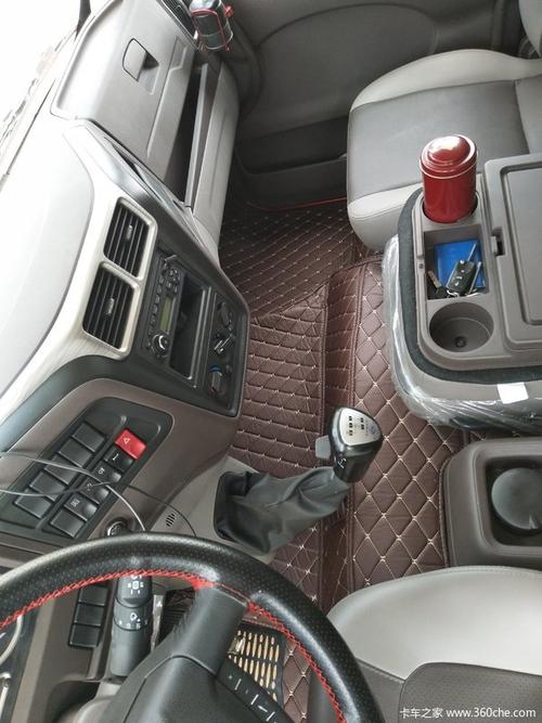 东风柳汽 新乘龙m3中卡 200马力 4x2 5.8米厢式载货车(lz5180xxym3ab)