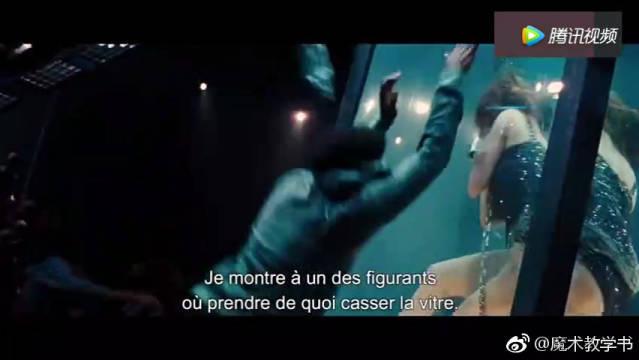 美女魔术师食人鱼水箱解锁逃生,惊爆眼球.