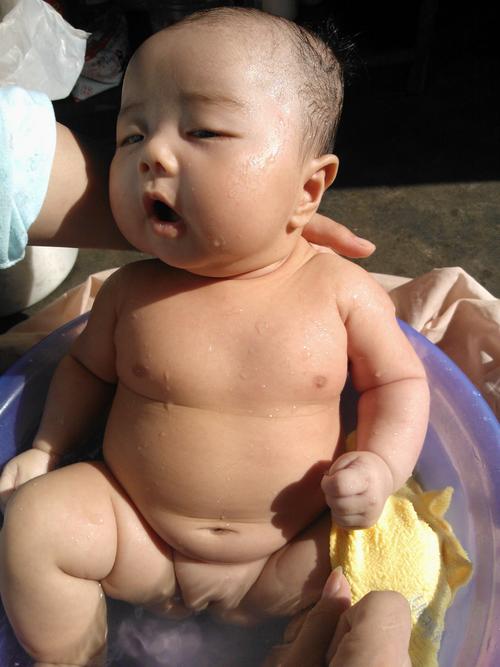 【我爱洗澡】宝宝洗澡皮肤好好,快来爆爆帅哥美女艳照