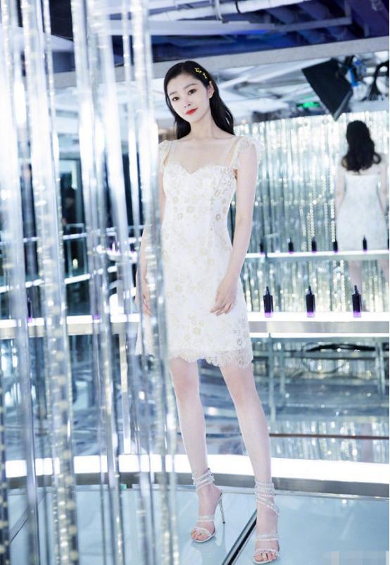 宋轶虽然瘦的很平淡,但气质柔软似"果糖",真是甜过初恋