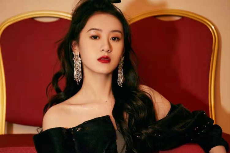 赵丽颖袁冰妍又双叒撞衫了,是蓄意模仿?还是阴差阳错的偶然?