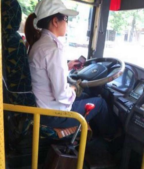 实拍公交车女司机: 6年没穿高跟鞋, 家有豪车别墅