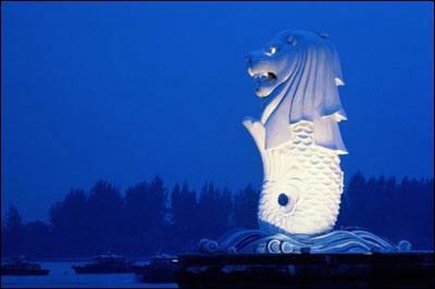 新加坡标志性的雕塑——狮头鱼尾像资料图片