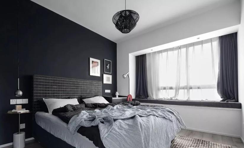 灰色窗帘基本百搭 灰色在家装里是万能色,可以适用于大多数的风格,大