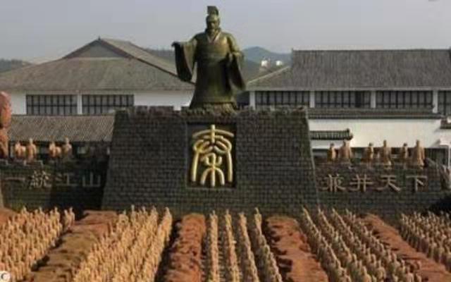 况且秦国自穆公以后,长期出现大臣专权,数易君主的现象,即使到战国