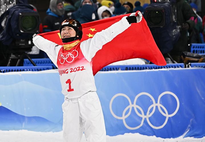 自由式滑雪女子空中技巧决赛中国选手徐梦桃夺冠