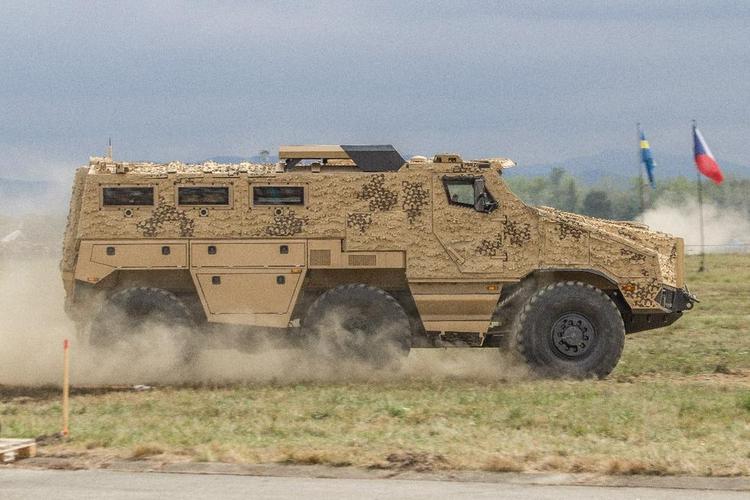 法国"蒂图斯"(titus)轮式装甲车辆.