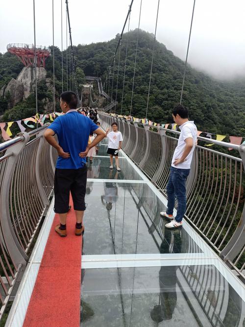走到玻璃栈道我一点都不害怕.