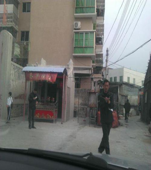 陆丰碣石五中校长遭举报 校园做法驱邪求平安(组图)