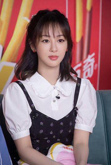 衣品提升后的杨紫太好看,泡泡袖配波点裙,甜美气质加倍
