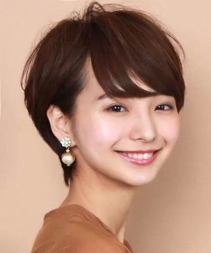 流行短发从层次碎发开始 剪短发的女生日常打理教程图