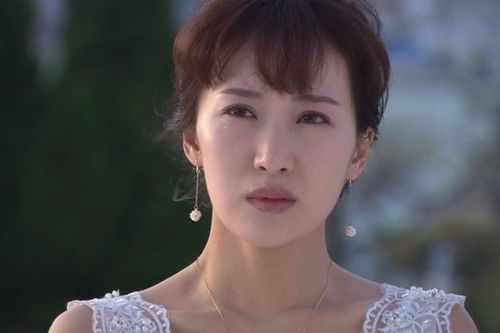 爱的秘笈角色贾典娜(李念饰)_电视猫
