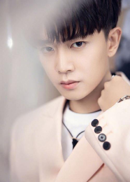 任嘉伦相关图片