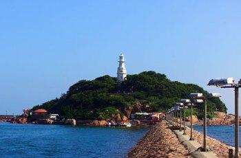 小青岛就是一个独立的岛屿,如果天气好的话,可以在小青岛公园看见栈桥