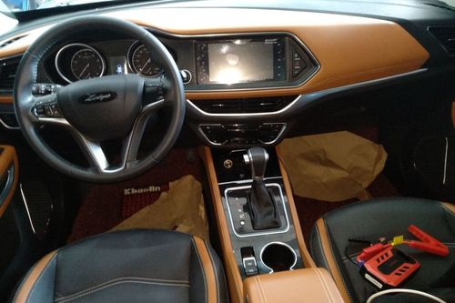 众泰t300 2017款 1.5t cvt尊享型