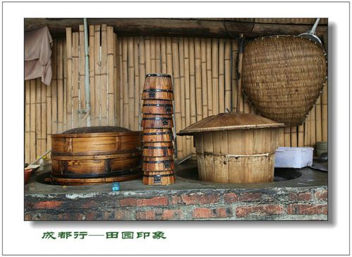 大灶大锅大蒸笼,久违的农家厨房,提醒着自己已经模糊的儿时记忆.