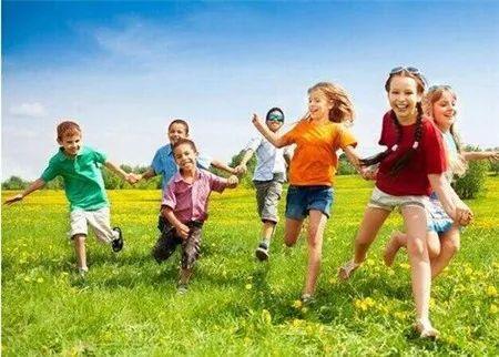 学龄期儿童和青少年:每天1小时中大强度有氧运动 每周至少 3天的力量