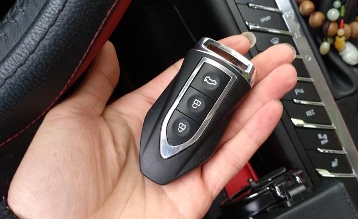 众泰-众泰sr9 2017款 2.0t 自动极致之梦版