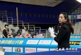 组图:美女裁判惊艳九球中国赛 表情专注更迷人