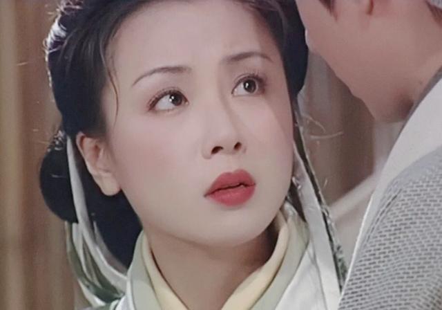 还记得人龙传说的袁洁莹么?年轻时候的美貌,惊艳了