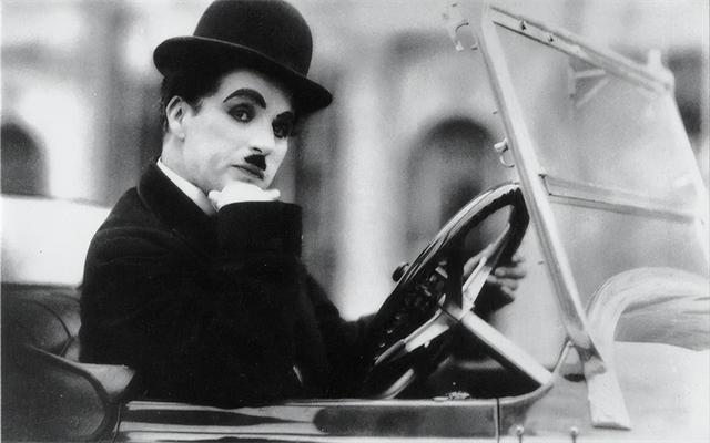 卓别林在饭桌上问周总理能送我一瓶茅台酒吗总理的应对很暖心