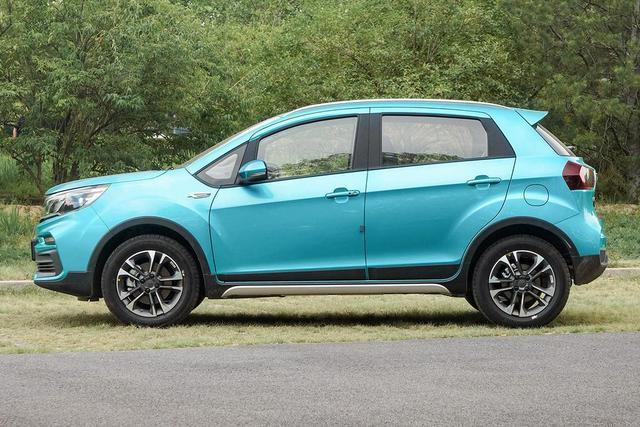 适合女性的"入门级"小型suv,自动挡售6.29万,油耗5.9l