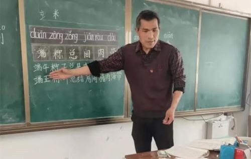 这位校长走红网络,80后却被学生叫"爷爷",满头白发扎根农村