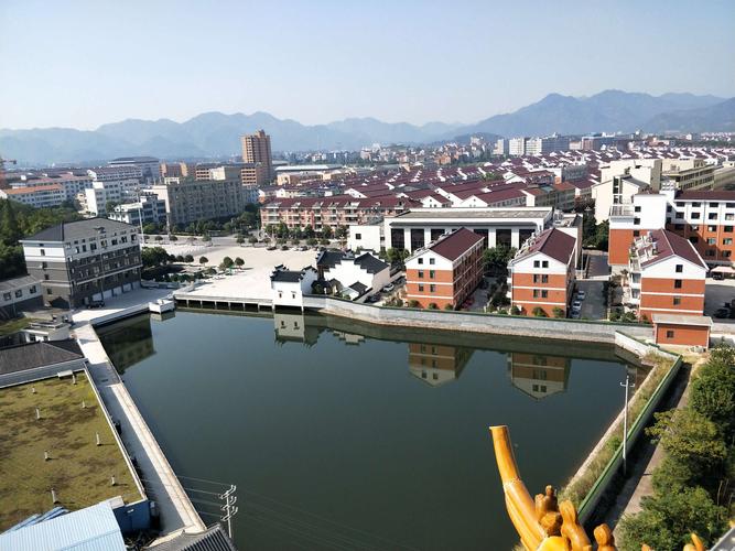 住地附近搜索到东阳南马镇花园村是全国十大名村之一,并