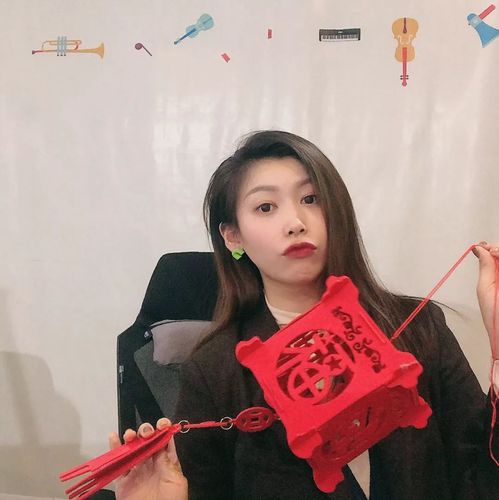 907年度金曲投票来喽主播萱萱曼鹭在线送新年台历diy灯笼