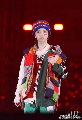 小姐妹们可以分享一些华晨宇的盛世美颜吗?