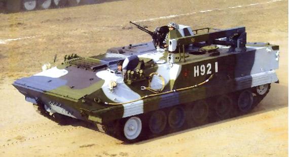 图文我海军陆队列装新型93式两栖装甲抢修车