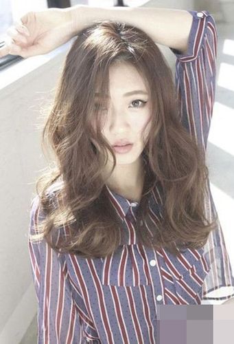 头发少又软的烫卷什么发型 女生最流行卷发大盘点