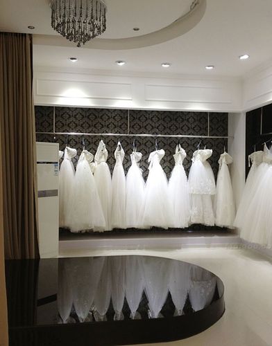 施华洛婚纱店装修设计 浪漫欧式婚纱店效果图