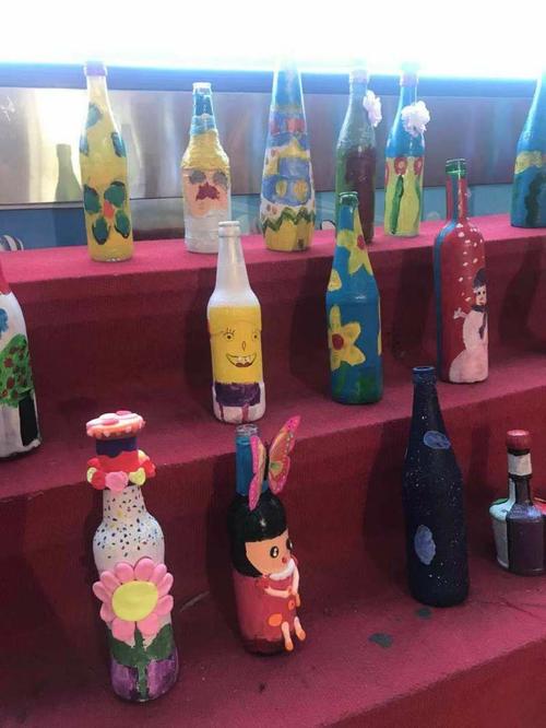 "全民动起来 和丰更精彩"之青少年校外活动中心书画部《瓶子大变身》