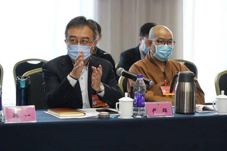 区领导李先侠,刘锋,王其志,申键,王智勇,尹圆,大会主席团常务主席分别