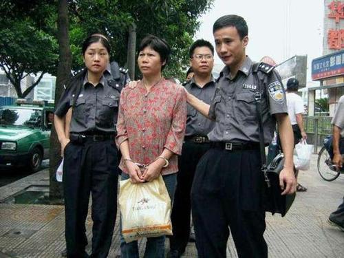 90年代的悍匪张君5个女人为他死心塌地被动成为帮凶