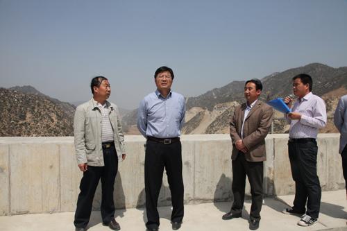 乔晓峰县长要求协调领导组要在4月26日完成1080m高程以下库底清理的