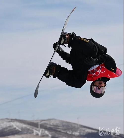 苏翊鸣获北京冬奥会单板滑雪男子坡面障碍技巧银牌