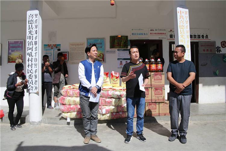中华区及东南亚执行副总裁吴耀棠先生,中共喜德县委宣传部副部长刘斌