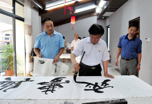 著名书法家姚俊卿武夷山挥毫泼墨