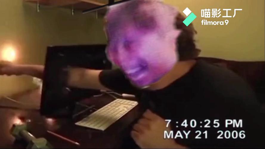 活动作品卢本伟一拳打穿电脑